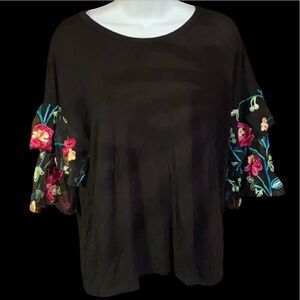 Pebble & Stone Embroidered Bell Sleeve Top M